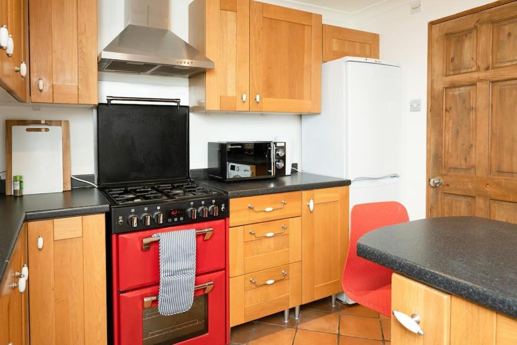 3 Bedroom Home Close To Town Centre With Wifi & Garden Royal Tunbridge Wells Exteriér fotografie