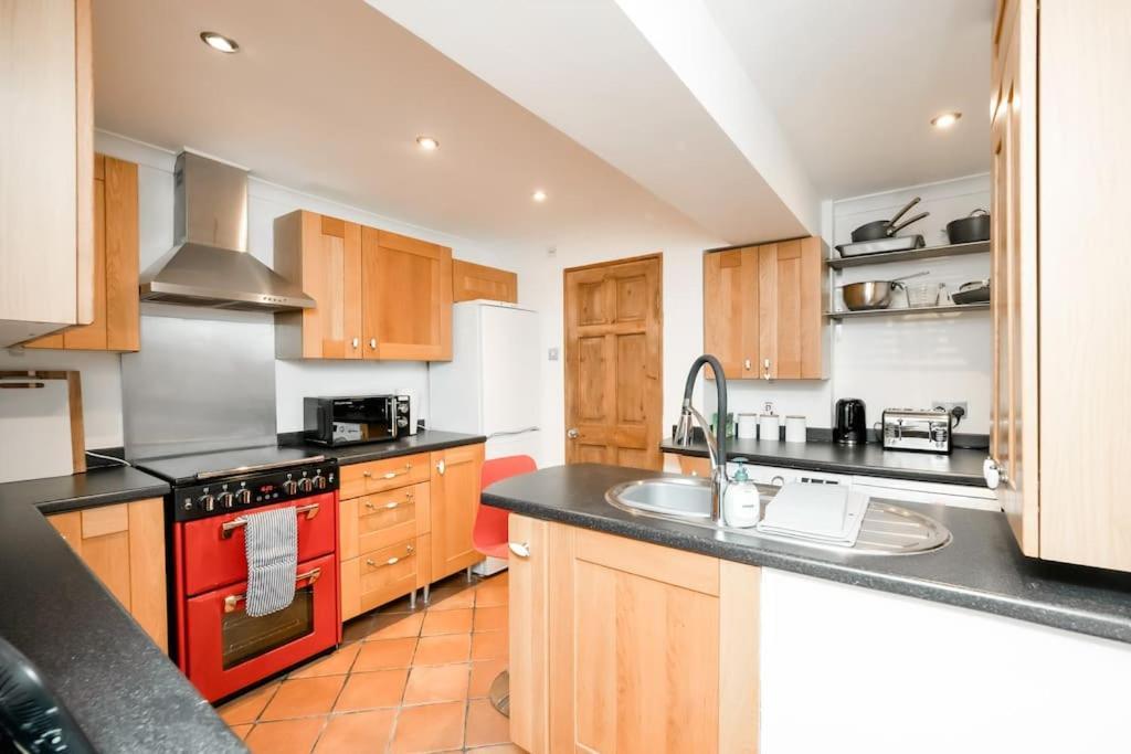 3 Bedroom Home Close To Town Centre With Wifi & Garden Royal Tunbridge Wells Exteriér fotografie