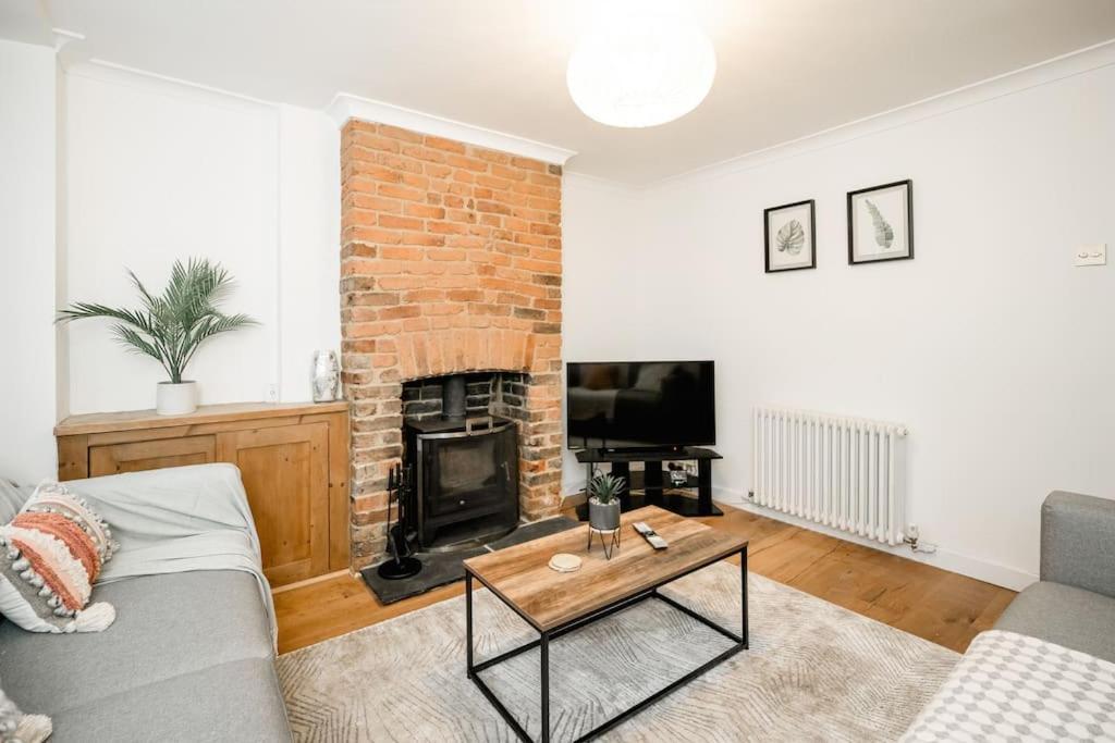 3 Bedroom Home Close To Town Centre With Wifi & Garden Royal Tunbridge Wells Exteriér fotografie