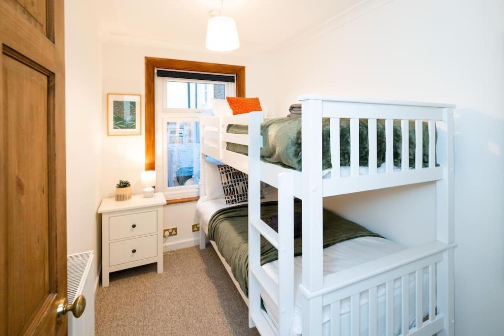 3 Bedroom Home Close To Town Centre With Wifi & Garden Royal Tunbridge Wells Exteriér fotografie
